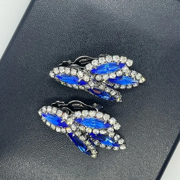 Stunning blue and clear rhinestone sparkly dangle clip on silver tone earrings - Picture 7 of 16